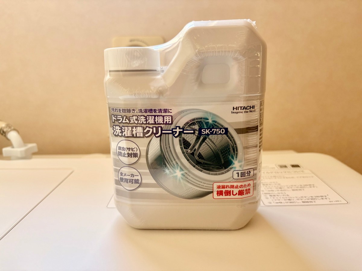 洗濯機の上に置いた日立の洗濯槽クリーナー SK-750